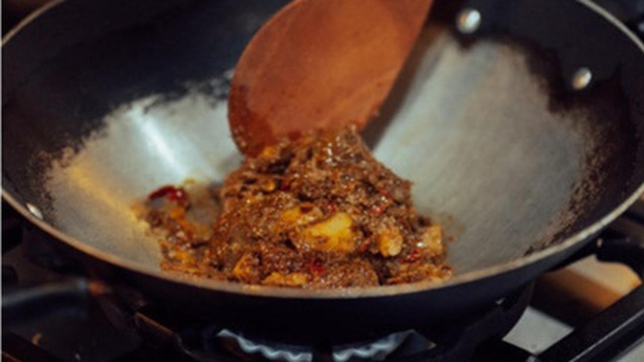 Ilustrasi rendang (Photo by prananta haroun on Unsplash)