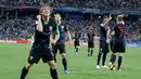 Kapten timnas Kroasia, Luka Modric merayakan gol ke gawang Argentina pada pertandingan Grup D Piala Dunia 2018 di Nizhy Novgorod Stadium, Rusia, Jumat (22/6). Argentina yang diperkuat Lionel Messi bertekuk lutut dari Kroasia, 0-3. (AP/Ricardo Mazalan)