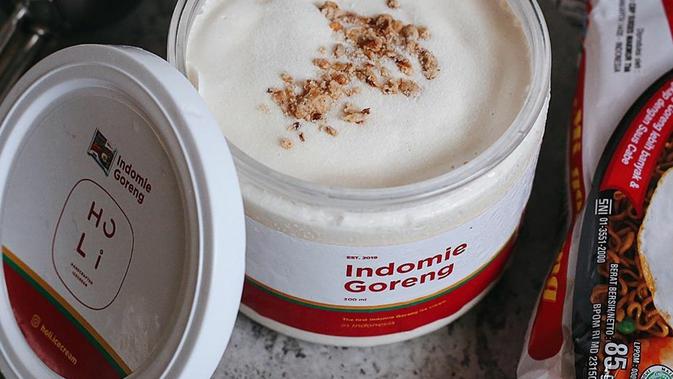 Es krim varian mie instant Holi Ice Cream. (dok. Instagram @holi.icecream /https://www.instagram.com/p/CDs5TGfhZzY/?igshid=dryw7tht75h0/ Brigitta Bellion)