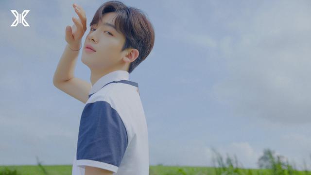 Yo Han X1 (Twitter/ x1official101)