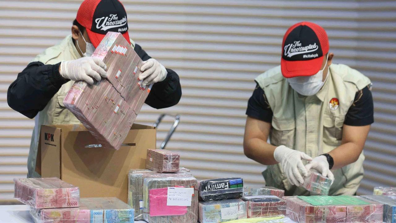 FOTO: KPK Sita Rp 2,6 Miliar dalam OTT Bupati Pati Sudewo