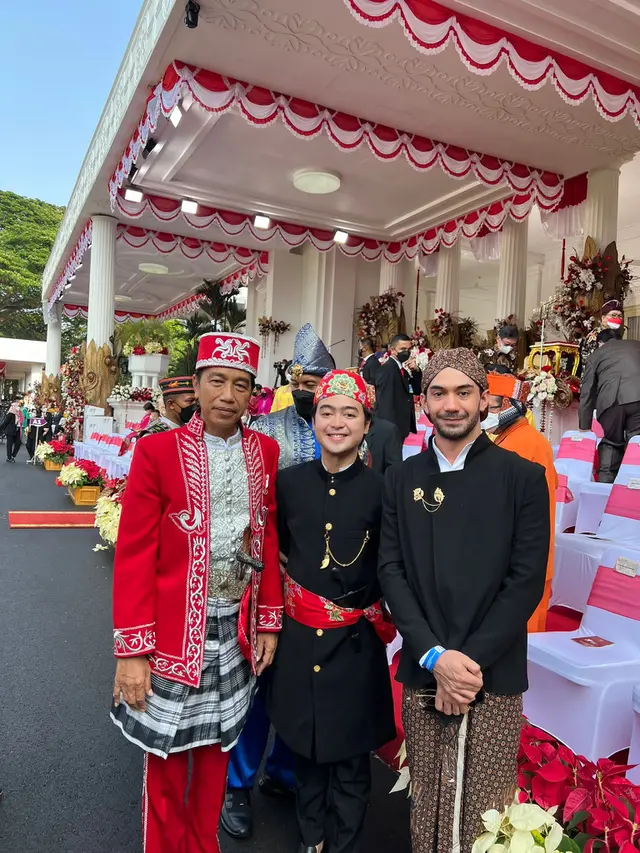 Reza Rahadian, Arya Ibrahims, dan Jokowi. (Foto: Dok. Koleksi Pribadi Arya Ibrahims)