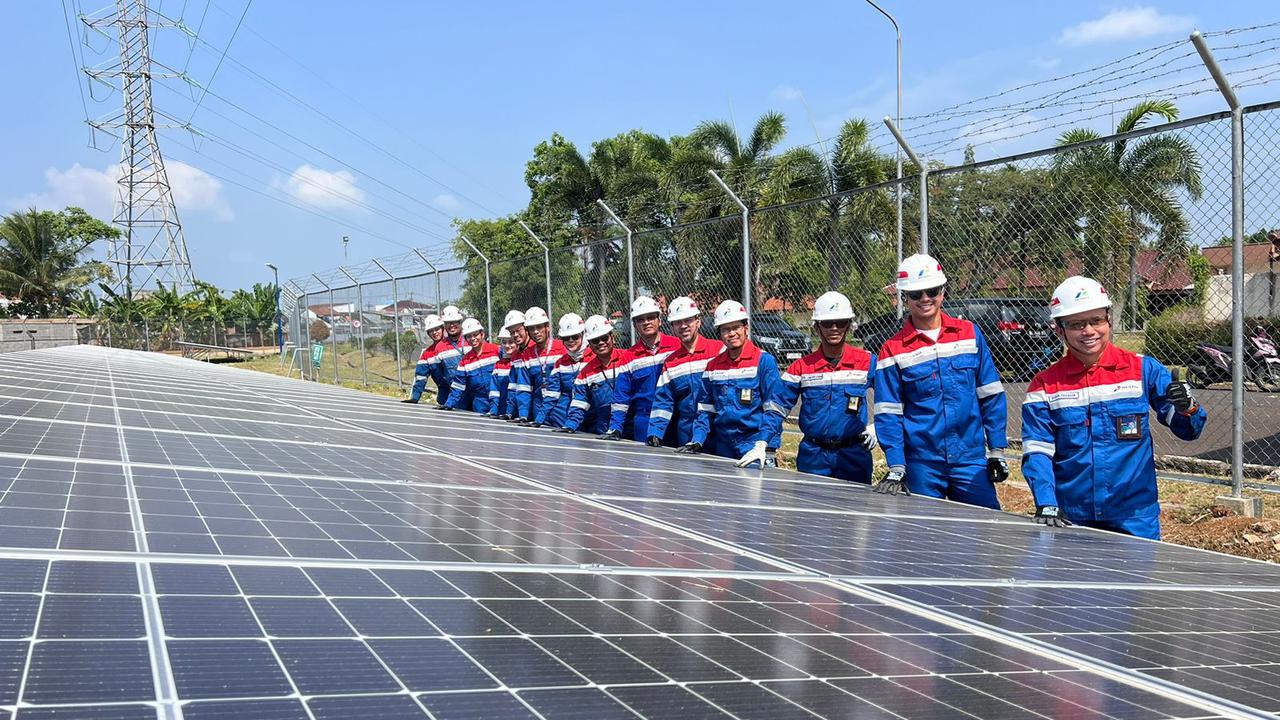 PT Kilang Pertamina Internasional (KPI) Refinery Unit IV Cilacap meresmikan Pembangkit Listrik Tenaga Surya (PLTS) berkapasitas 0.99 Megawatt peak (MWp) pada Kamis (21/3/2024). (Dok Pertamina)