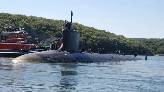 Kapal Selam USS Virginia Terjaring Kapal Nelayan