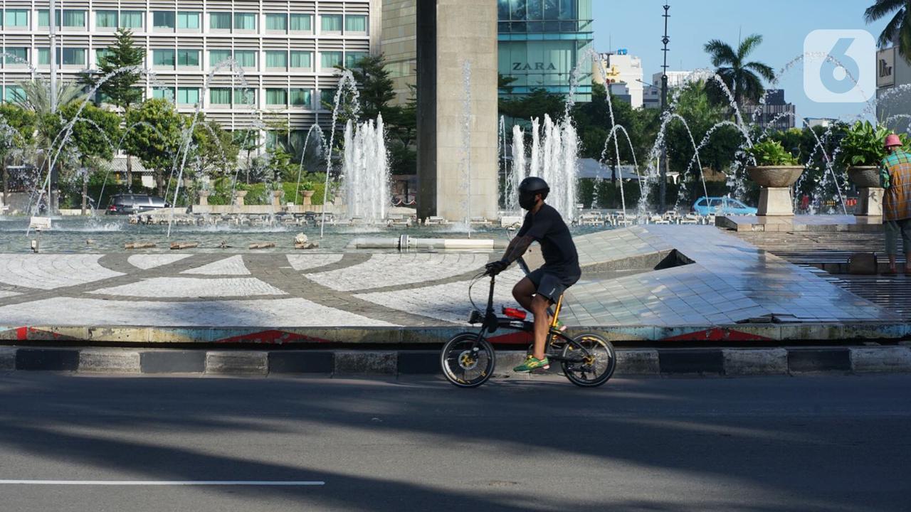 FOTO: Ada PSBB dan Idul Fitri, Bundaran HI Diramaikan Pesepeda
