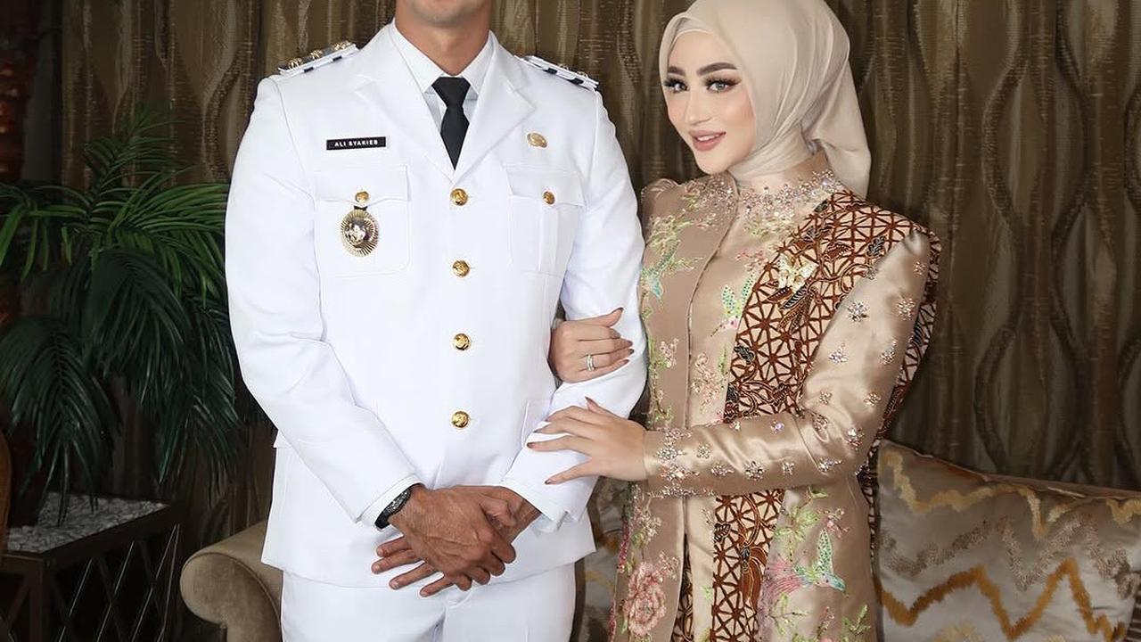 Potret Ali Syakieb Pakai Seragam PDU saat Pelantikan, Margin Resmi Jadi Istri Wakil Bupati