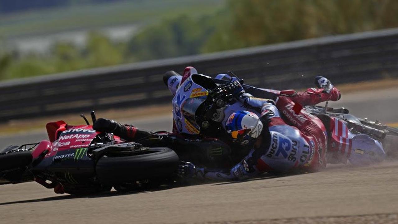 Sudah Saling Minta Maaf, Pecco Bagnaia Tarik Tuduhan Alex Marquez Sengaja Picu Insiden MotoGP Aragon