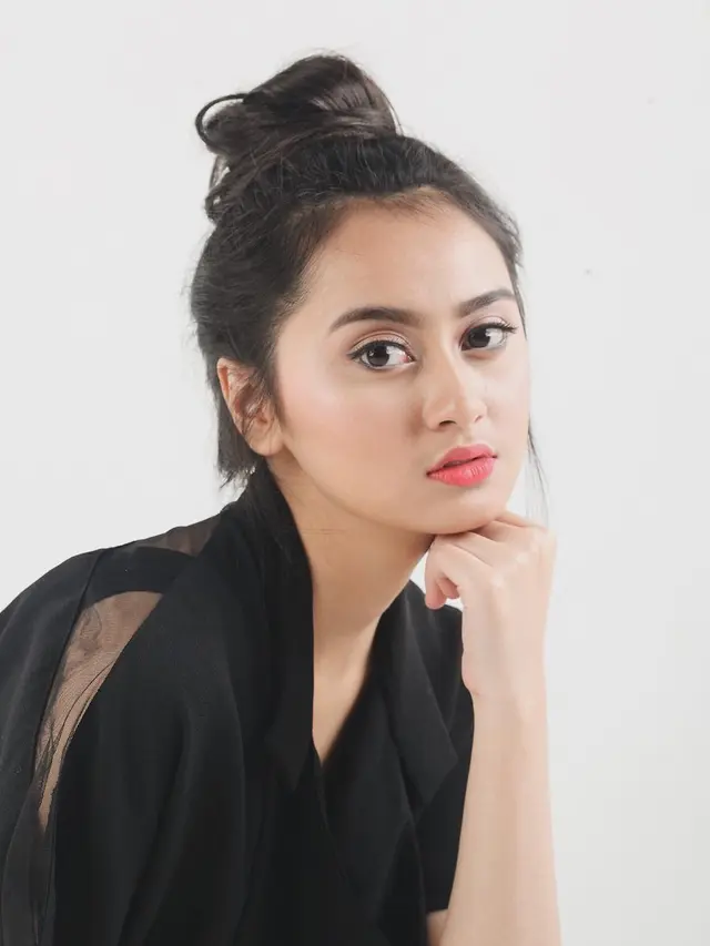 6 Gaya Pemotretan Memes Prameswari dengan Berbagai Tema Ini Curi Perhatian