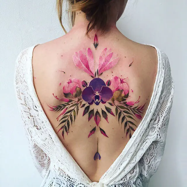 7 Potret Tato Besar di Punggung Ini Keren Banget