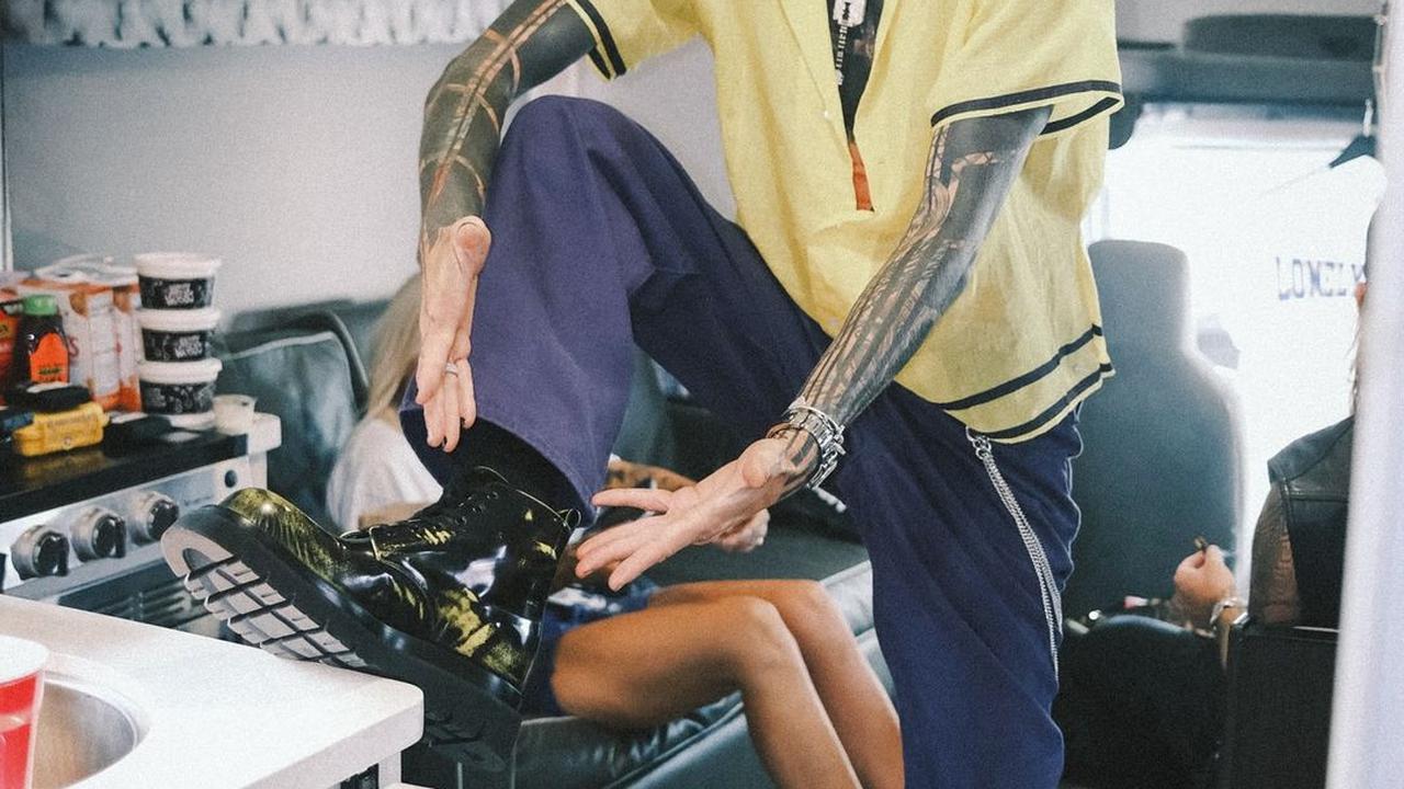 Profil Machine Gun Kelly, Kekasih Megan Fox yang Kontroversial