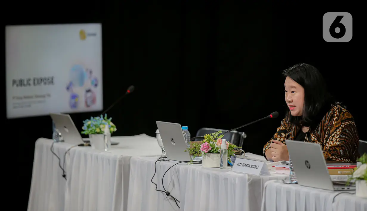 Direktur PT Elang Mahkota Teknologi Tbk. (EMTEK) Titi Maria Rusli dalam paparan publik EMTEK, di Jakarta, Rabu (29/6/2022). Rapat Umum Pemegang Saham Tahunan (RUPST) PT Elang Mahkota Teknologi Tbk. (EMTEK) memutuskan tidak membagikan dividen dari laba bersih 2021. (Liputan6.com/Faizal Fanani)