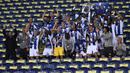 Para pemain FC Porto melakukan selebrasi usai memastikan diri menjadi juara Liga Portugal di Stadion Dragao, Senin (20/7/2020). FC Porto menjuarai Liga Portugal ini untuk yang ke-29 kalinya. (AFP/Miguel Riopa)