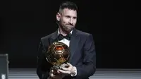 Lionel Messi berhasil meraih penghargaan Ballon d'Or 2023 pada malam penghargaan yang berlangsung di Theatre du Chatelet, Paris, Selasa (31/10/2023) dini hari WIB. Messi mengungguli nama-nama beken lainnya, seperti Erling Haaland dan Kylian Mbappe. (AP Photo/Michel Euler)