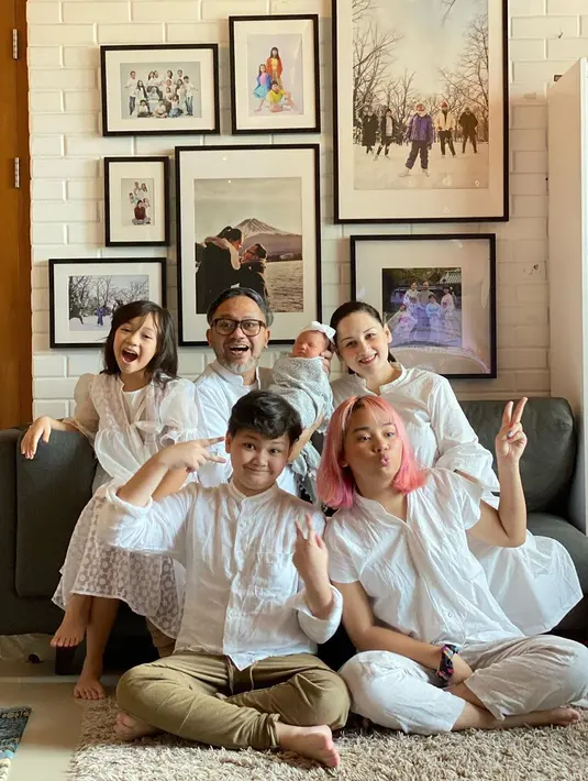 Mona Ratuliu dan Indra Brasco (Instagram/monaratuliu)