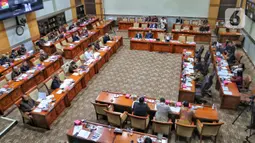 Suasana rapat kerja Jaksa Agung Sanitiar Burhanuddin dengan Komisi III DPR di Kompleks Parlemen Senayan, Jakarta, Rabu (23/11/2022). Rapat membahas rencana kerja bidang pembinaan karir Kejaksaan pada semester I tahun 2023 serta strategi bidang penanganan kasus korupsi pada semester I tahun 2023 dan implementasi Program Penghentian Penuntutan Berdasarkan Keadilan Restoratif (Restorative Justice). (Liputan6.com/Angga Yuniar)