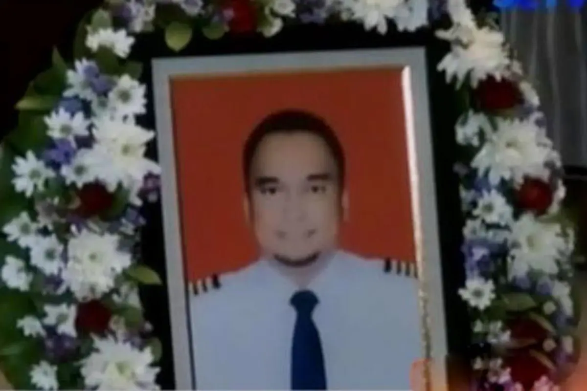 Isak Tangis Sambut Datangnya Jenazah Kopilot Aviastar