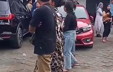 Tagih Upah Kerja, Petugas Sortir Lipat Surat dan Kotak Suara Datangi KPU Makassar