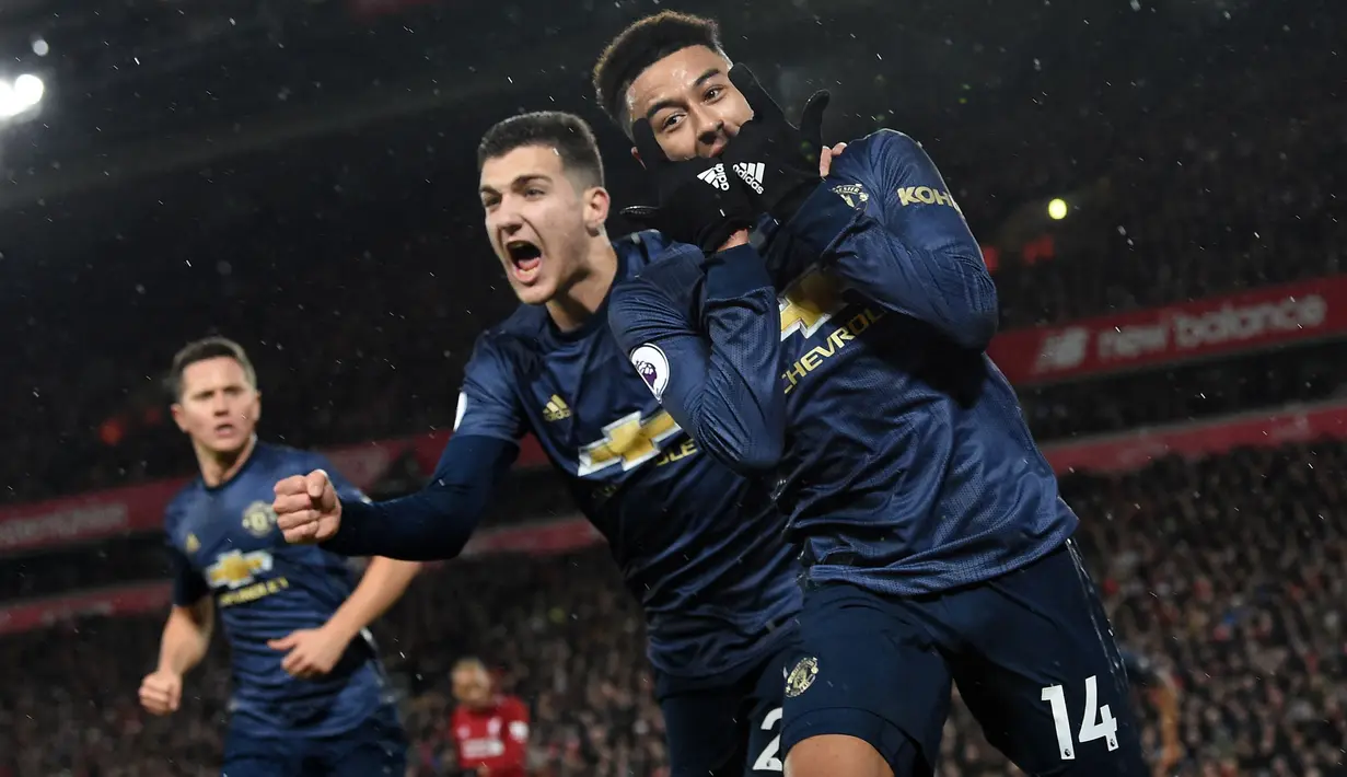 Jesse Lingard (kanan) dipinjamkan oleh Manchester United menuju West Ham United untuk mendapatkan jam bermain yang cukup. Dirinya mampu tampil apik untuk meningkatkan peluangnya bermain di MU dan terbukti dari laga pramusim yang dilakoninya. (Foto: AFP/Paul Ellis)