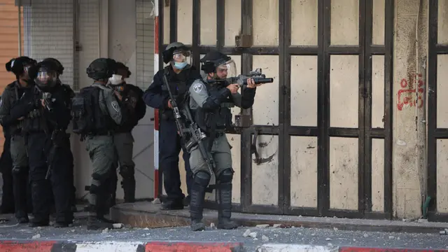 FOTO: Tolak Aneksasi, Demonstran Palestina Bentrok dengan Tentara Israel
