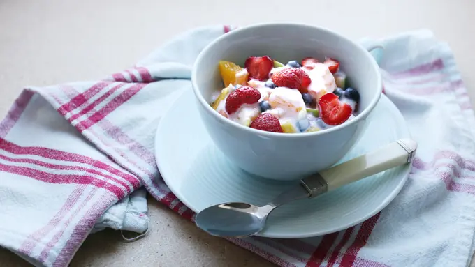 salad buah yogurt