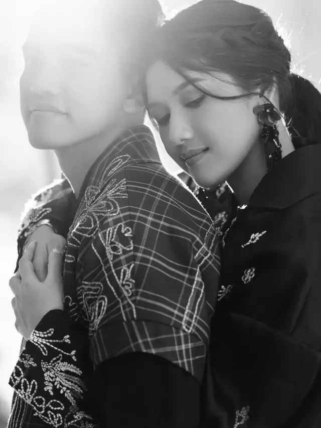 Gaya Menawan Khas Pasangan Bangsawan dari Erina Gudono dan Kaesang Pangarep yang Rayakan Ulang Tahun Pernikahan Pertama