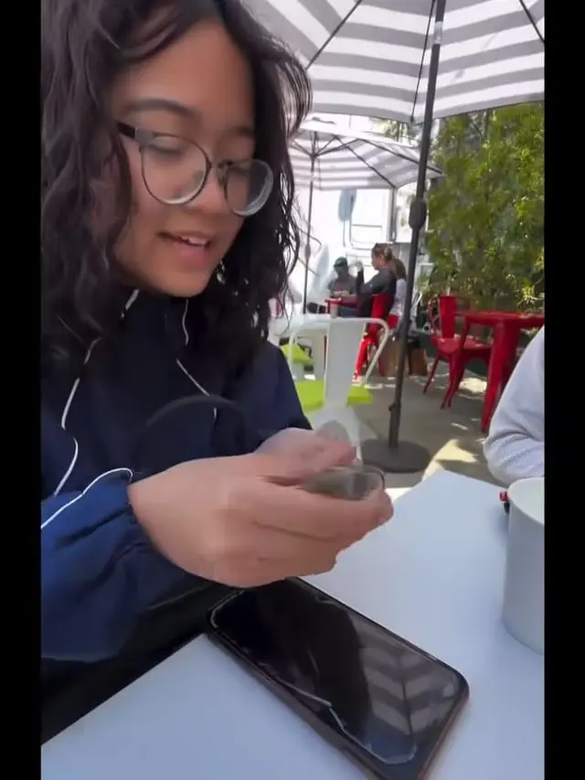 Potret kondisi handphone Cinta Kuya (Sumber: Instagram/@kuyentertainment)