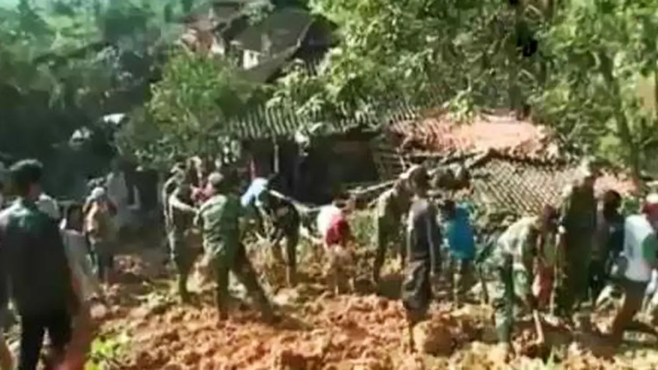 Longsor Tebing 30 Meter di Sukabumi Disebabkan Hujan Lebat