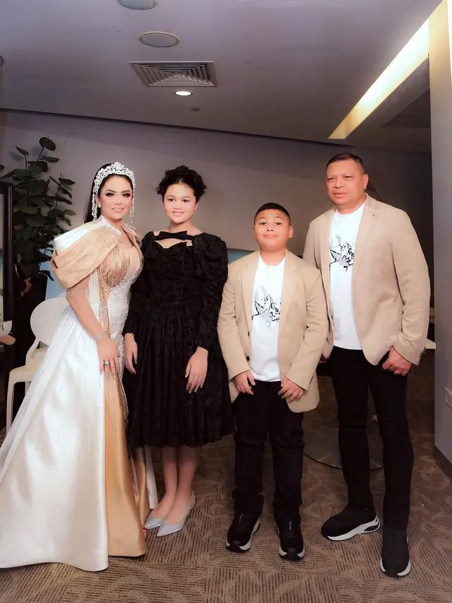 Kris Dayanti konser di Singapura (Instagram/krisdayantilemos)