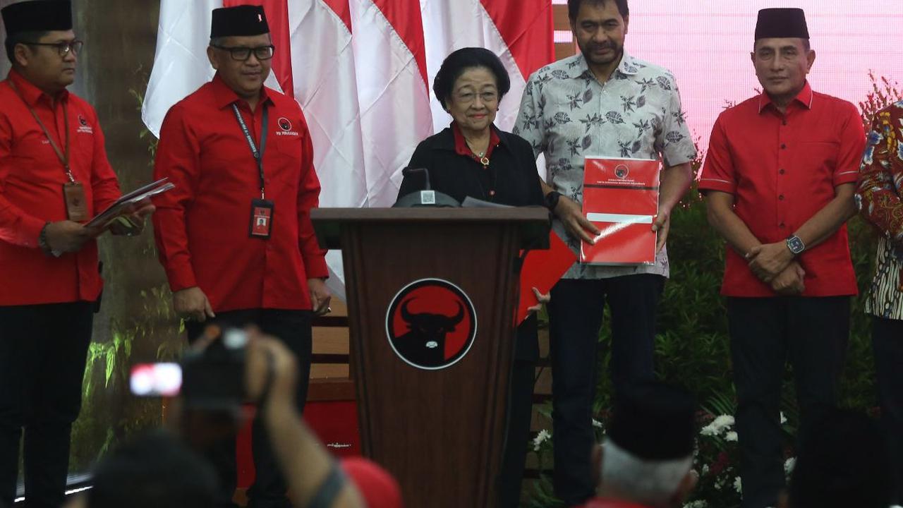 Ketua Umum PDI Perjuangan Megawati Soekarnoputri (tengah) saat memimpin pengumuman bakal calon kepala daerah/wakil kepala daerah dari PDI Perjuangan di Kantor DPP PDI Perjuangan, Menteng, Jakarta Pusat, Rabu (14/8/2024). Dalam momen tersebut, Megawati men
