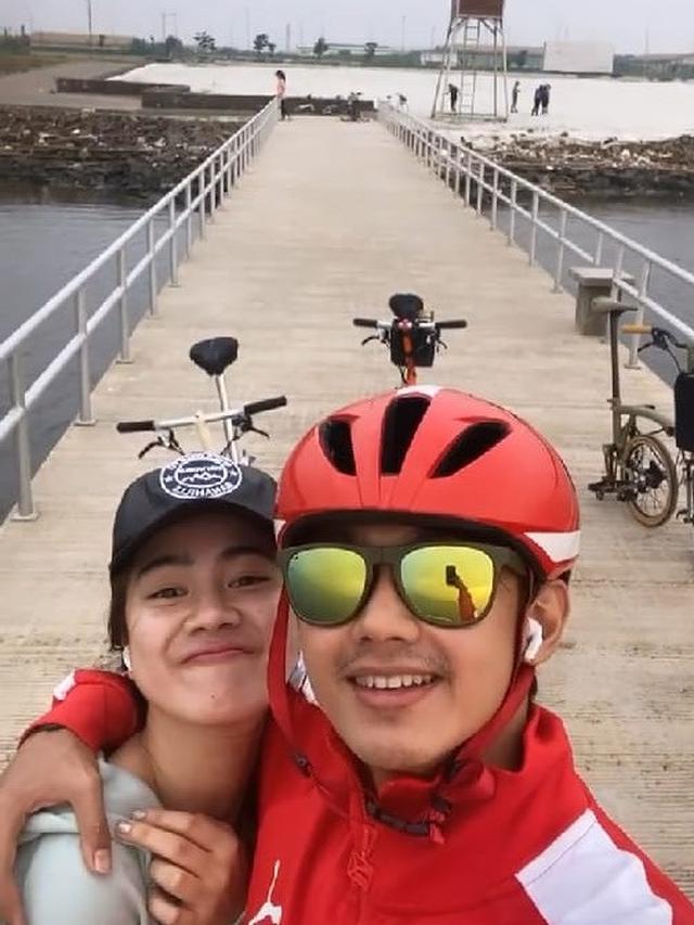 Seru dan Romantis, Ini 6 Momen Caesar Hito dan Felicya Angelista Gowes Bareng