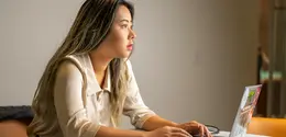 ilustrasi perempuan bekerja/Photo by frank minjarez/Pexels