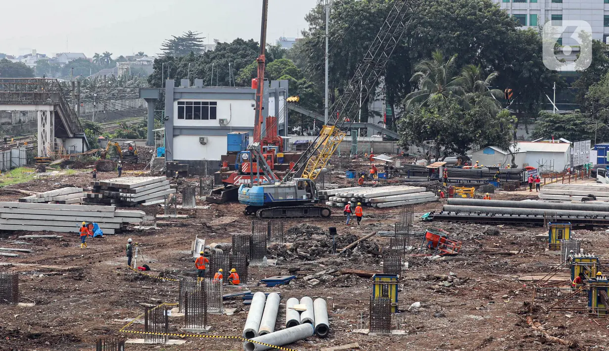 Proyek perluasan itu meliputi penambahan jalur dari empat menjadi enam, penambahan peron dari dua menjadi empat, penataan fasilitas integrasi antarmoda. (Liputan6.com/Angga Yuniar)