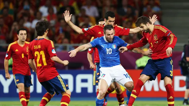 Italia vs Spanyol (Piala Eropa 2012)