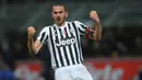 5. Leonardo Bonucci (AC Milan) - Bek timnas Italia ini sempat mengejutkan jagat sepak bola dengan keputusannya hijrah ke AC Milan. I Rossoneri menebus sang pemain dengan banderol 35,1 juta poundsterling (Rp 609 miliar). (EPA/Daniele Mascolo)