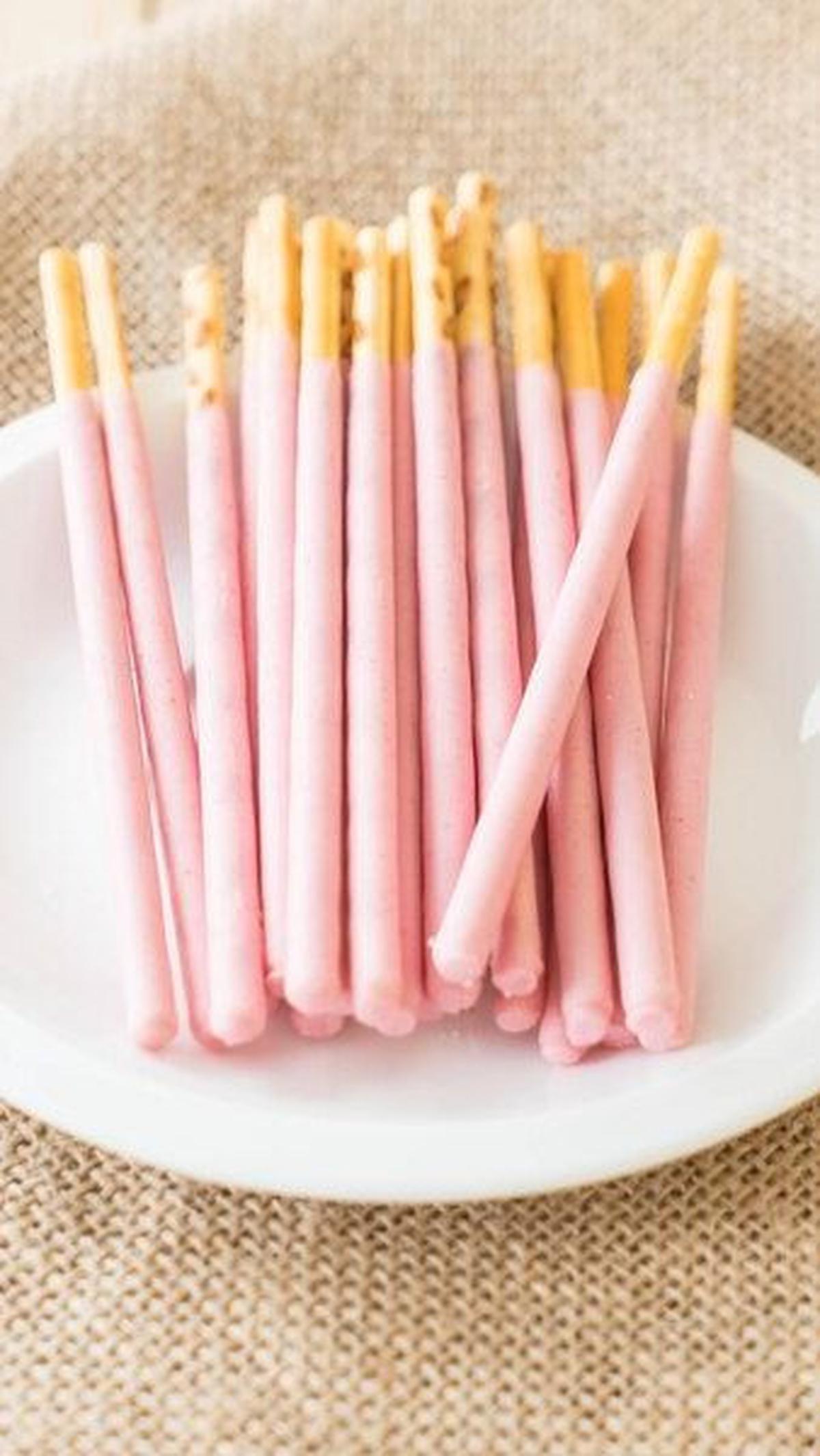1.&nbsp;Susu UHT atau susu kemasan: Banyak merek susu kemasan mengandung pewarna makanan Karmin.