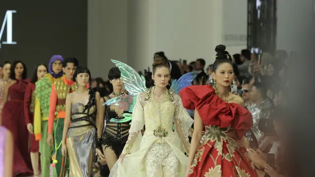Jakarta Fashion Week 2024 Dibuka dengan Koleksi Desainer Lintas Generasi Selama 44 Tahun