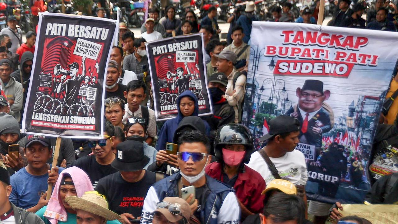 FOTO: Akasi Massa Desak KPK Tetapkan Bupati Pati Sudewo Tersangka