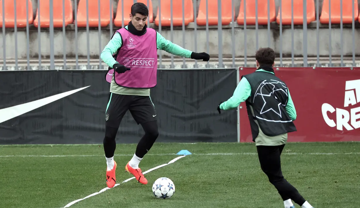 Atletico hanya butuh hasil seri, sedangkan Lazio harus menang jika ingin menggusur lawannya itu dari posisi teratas. (Thomas COEX / AFP)