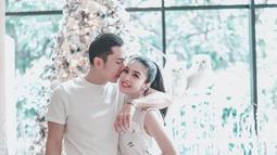 Sama-sama photogenic dan sweet satu sama lain, potret mesra Sandra Dewi dan Harvey Moeis kerap menuai kekaguman dari para netizen. (FOTO: instagram.com/sandradewi88)