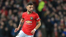2. Bruno Fernandes - Gelandang berusia 26 tahun ini menjadi pemain kelima Portugal yang membela Manchester United. Bruno Fernandes dilabuhkan Manchester United dari Sporting pada januari 2020 dengan transfer mencapai 55 juta euro. (AFP/Lindsey Parnaby)