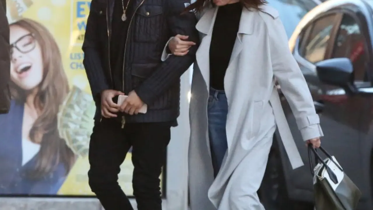 Selena Gomez dan The Weeknd saat berada di Toronto. (Twitter/SelenaHQ)