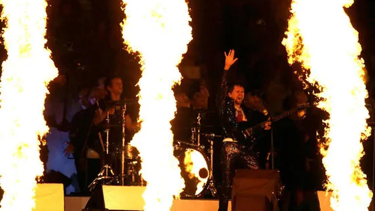 Api jadi salah satu properti di konser <a href=