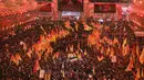 Para pelayat mengikuti prosesi pemakaman mendiang pemimpin tertinggi Iran Ayatollah Ali Khamenei di Makam Imam Hussein di Karbala Iraq, Kamis,  9 Juli 2026. (AFP/ Ahmad Al-Rubaye)