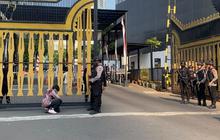 Brimob Bersenjata Siaga dan Berjaga Ketat di Polda Metro Jaya