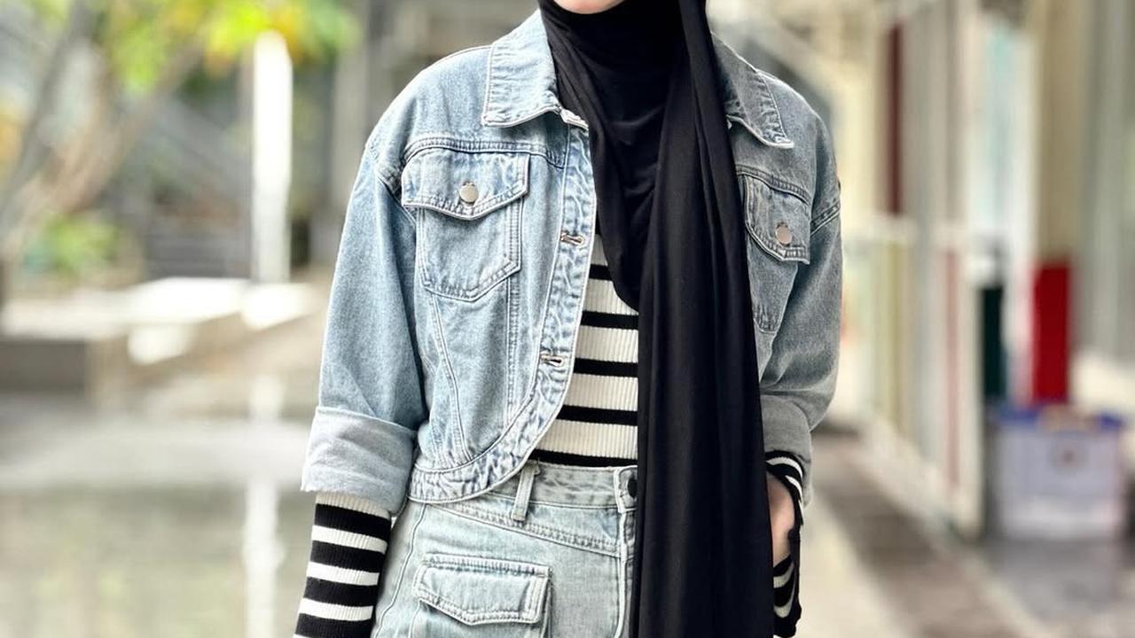 Potret Cantik Inara Rusli Tampil Stylish Padukan Busana Denim