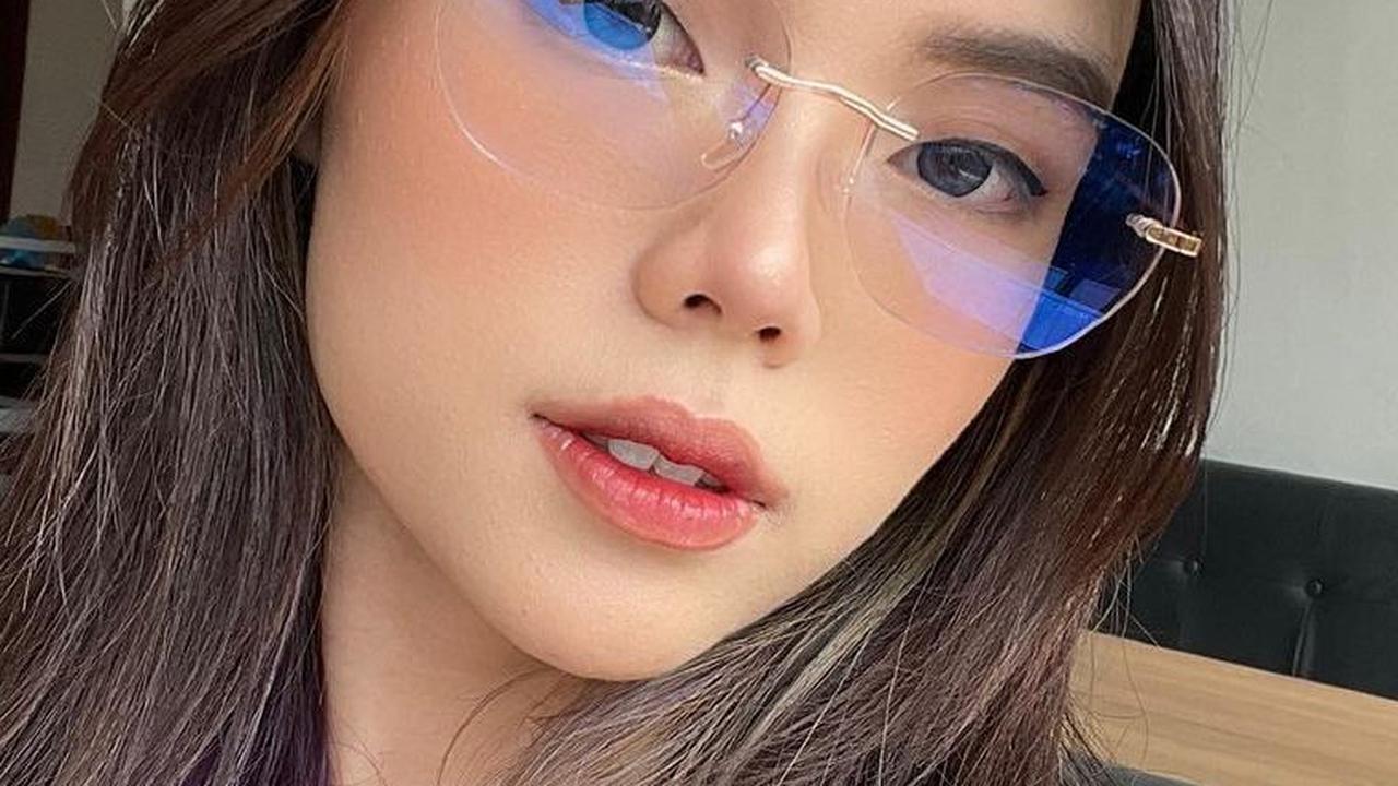 Kacamata Rimless untuk Tampil Profesional