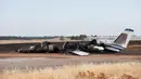 Kondisi pesawat jet yang terbakar sesaat setelah gagal lepas landas di Bandara Oroville, California, Rabu (21/8/2019). Pesawat yang sedang disewa perusahaan tersebut terbang dari Oroville menuju Bandara Internasional Portland di Oregon. (California Highway Patrol via AP)