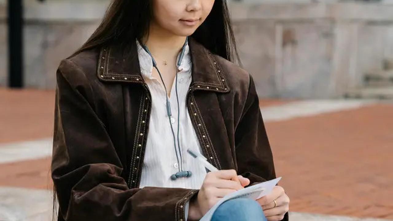 Kebiasaan Sederhana Perempuan Karismatik, Rahasia Dibalik Alasan Disukai Banyak Orang
