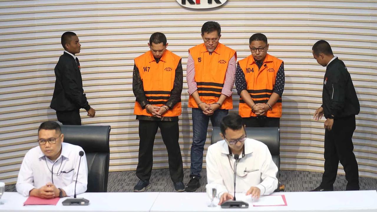 FOTO: KPK Tahan Tiga Tersangka Baru Kasus Korupsi Pembangunan RSUD Kolaka Timur