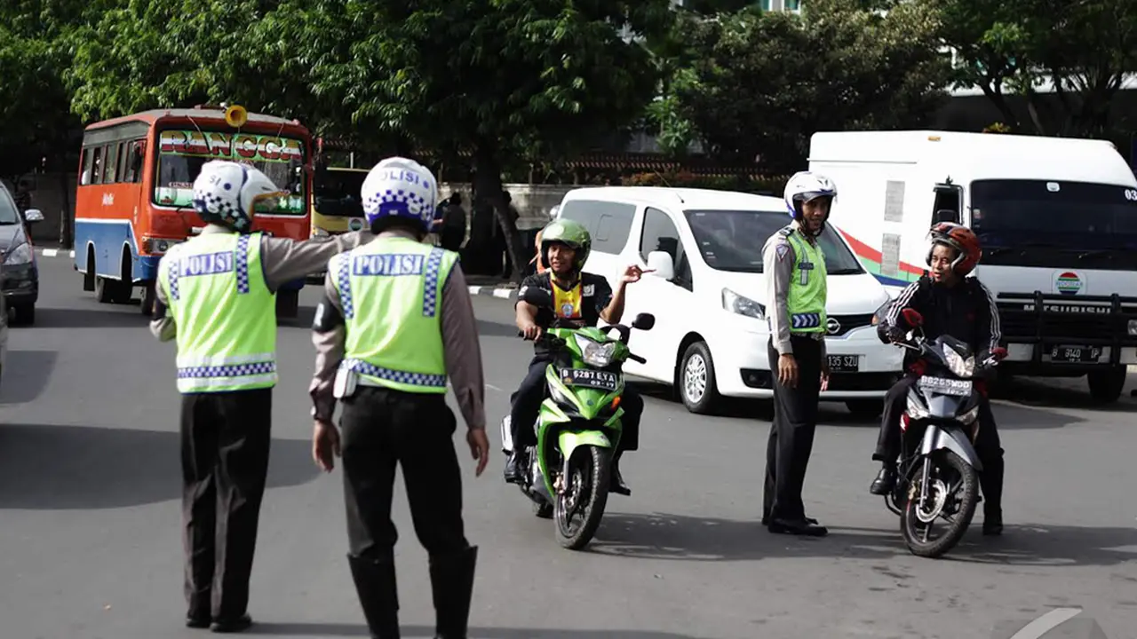 Uji Coba Larangan Sepeda Motor Lintasi Bundaran HI